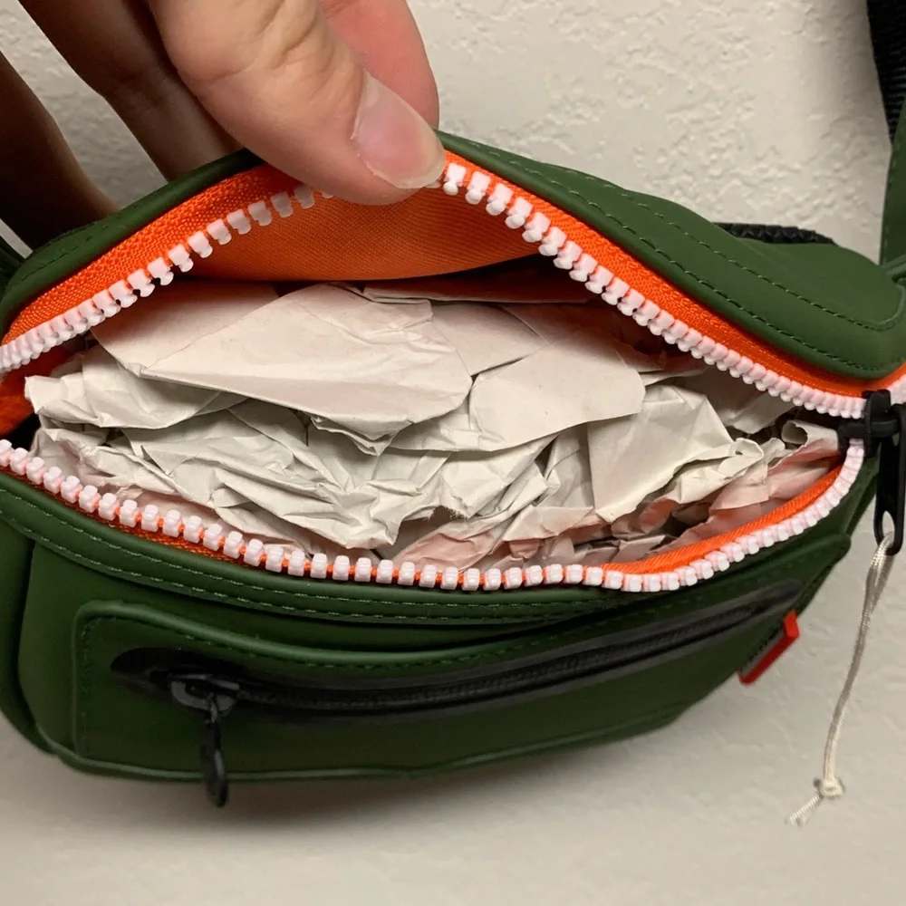 Hunter Olive and Black Belt Bag NWOT - Picture 3 of 4